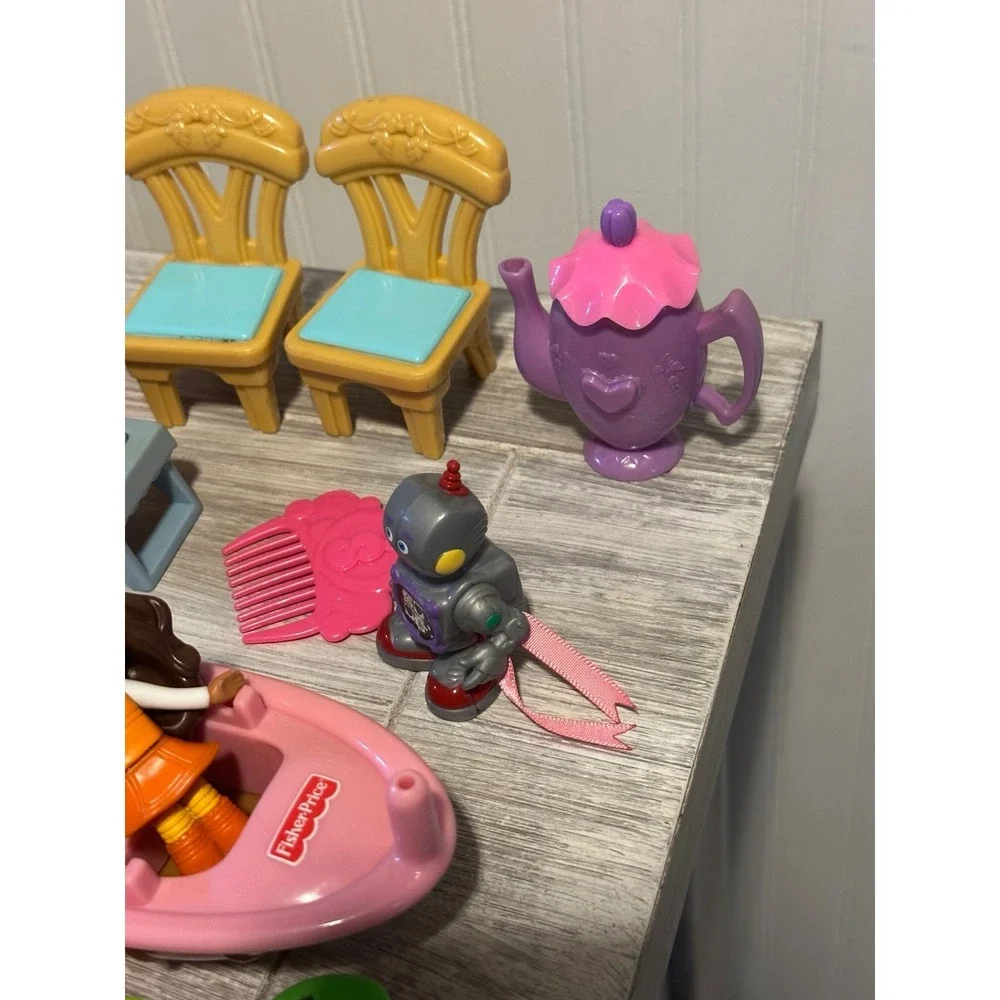 Lot of Vintage Doll Accessories and furniture Barbie Fisher Price more 37 items - Picture 7 of 7